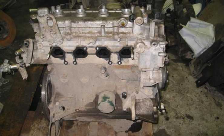 Демонтированный двигатель Nissan Almera
