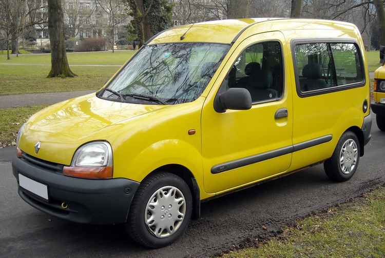 Желтый Renault Kangoo
