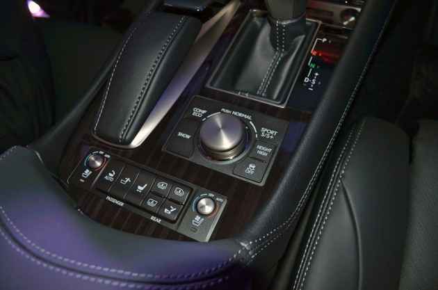 Регулировка AVS подвески на автомобиле Lexus