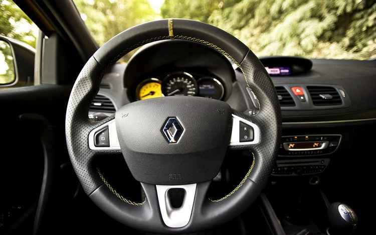 Renault Fluence руль