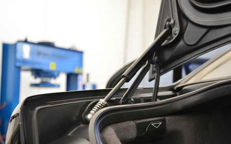 Автоматическое открывание багажника в BMW