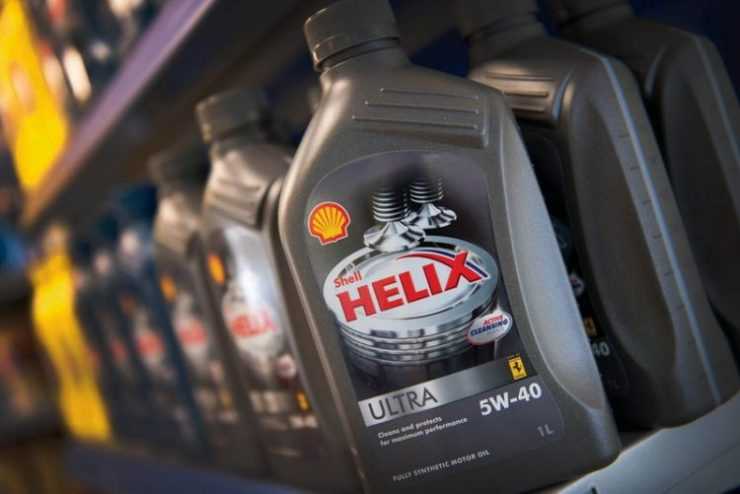 Моторное масло Shell Helix 5W40 в магазине