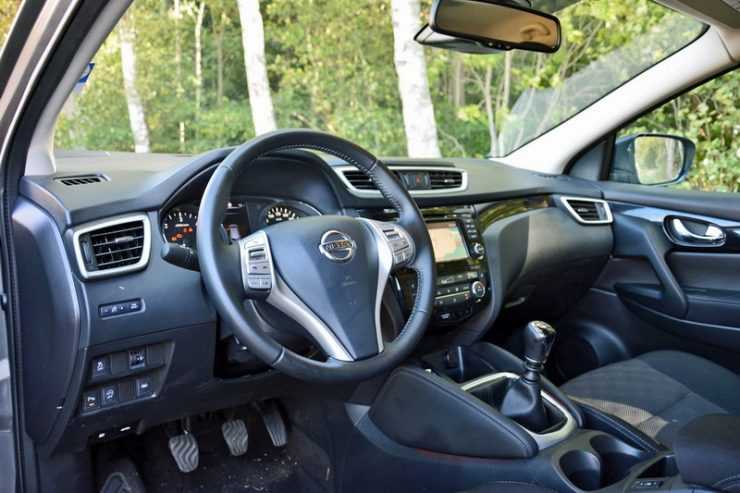 Так выглядит интерьер в автомобиле Nissan Qashqai 2016